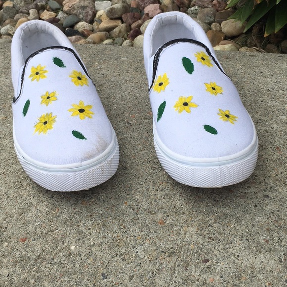 White sunflower and leaf print shoes - Picture 5 of 5